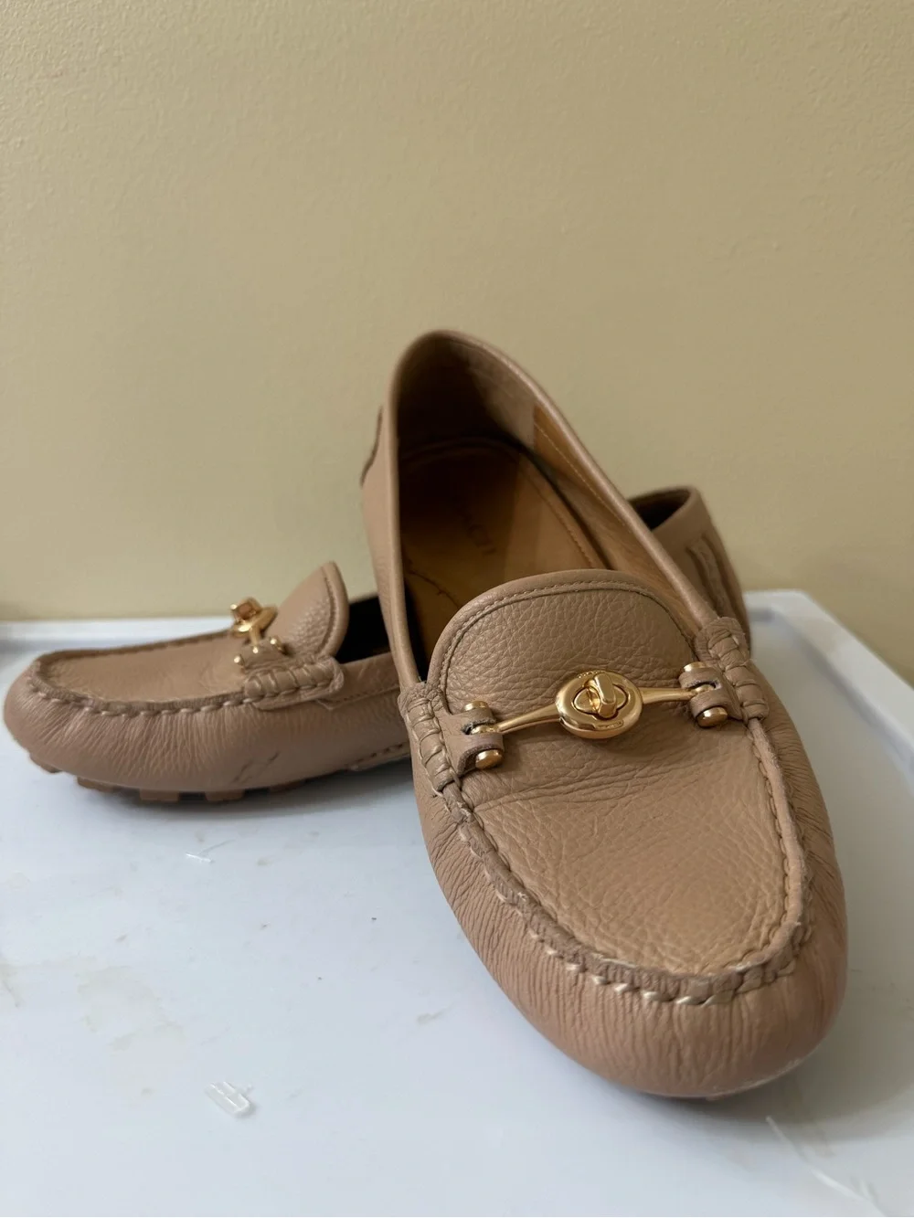 Coach 10 Classic Women's Tan Leather Driving Loafers Gold Bit Hardware Preppy